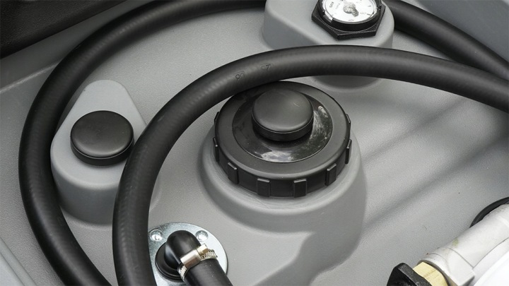 MOBILNY RÉSERVOIR CARBURANTS SUR HUILE MOTEUR CPN 200L AVEC POMPE 12V METCOR POLOGNE
