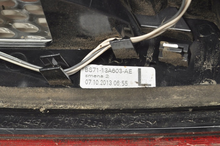 FORD MONDEO MK4 LIFT PHARE GAUCHE ARRIÈRE GAUCHE ARRIÈRE DANS COUVERCLE DE COFFRE HAYON BS71-13A603-AE
