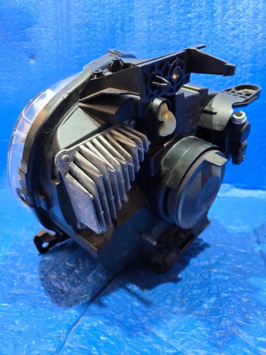 PHARE AVANT GAUCHE RENAULT TWINGO III 260602593R LIFT