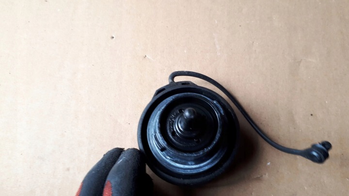 A3 8Y BOUCHON GOULOTTE DE REMPLISSAGE CARBURANTS ESSENCE 3AA201553A Q2