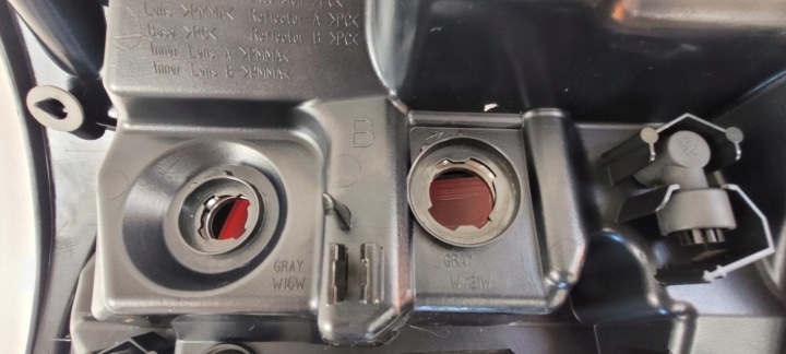 PHARE GAUCHE ARRIÈRE ARRIÈRE LED SUZUKI SWIFT VI 2017- KOITO 220-59363