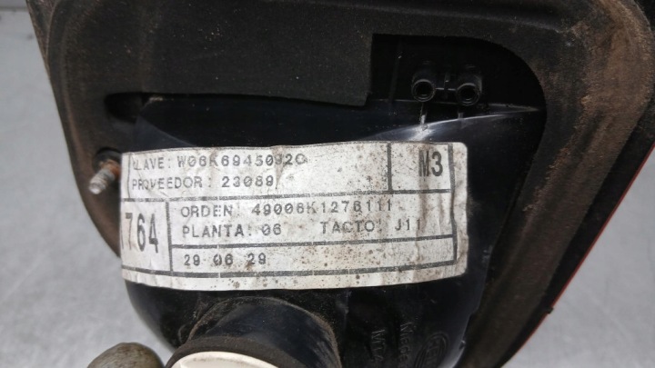 PHARE DROITE DANS COUVERCLE DE COFFRE SEAT IBIZA II 00R 1.4B