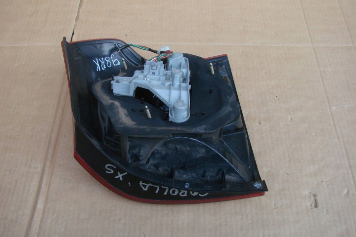 TOYOTA COROLLA E120 E130 2004 GAUCHE CÔTÉ PHARE ARRIÈRE