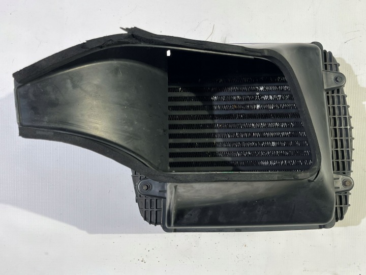 ÉCHANGEUR AIR-AIR RADIATEUR GUIDE D'AIR DROIT MASERATI LEVANTE 3.0 2016-
