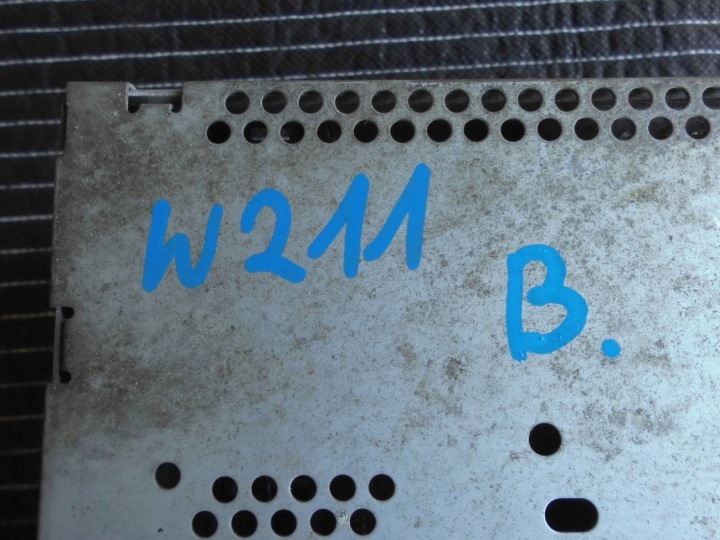 MERCEDES E W211 RADIO LECTEUR A2118200079