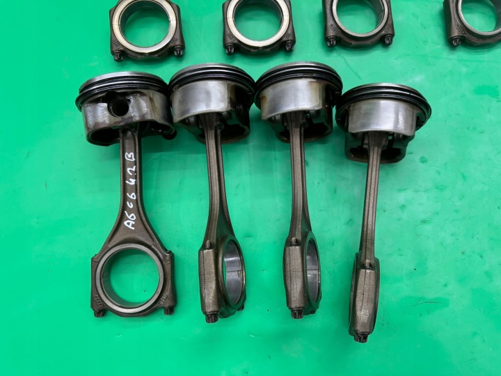 PISTON PISTONS BIELLE BIELLES COUSSINETS AUDI A6 C6 4.2 MPI V8 04-11 BAT