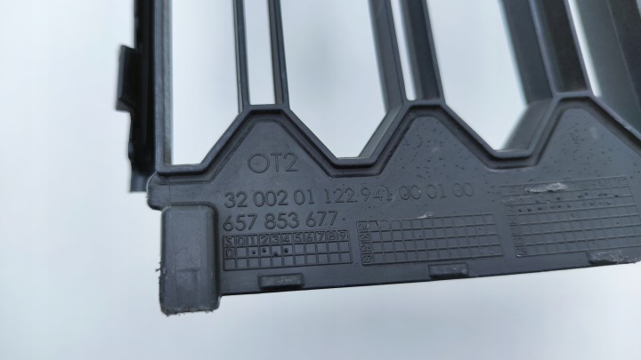 SKODA SCALA 657 AVANT LIFT GRILLE CALANDRE PARE-CHOCS CENTRALE AVANT (KR136)