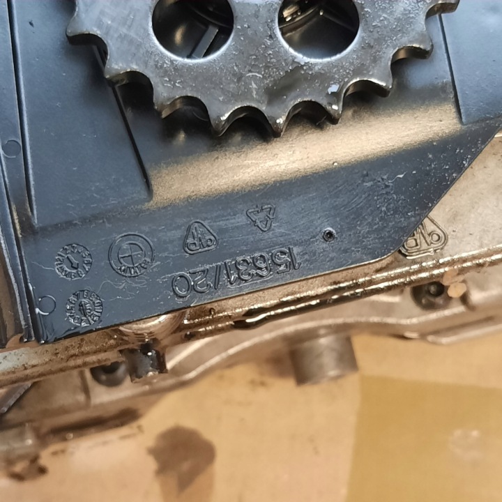 BMW F10 3.0D POMPE ADMISSION HUILES 62440410