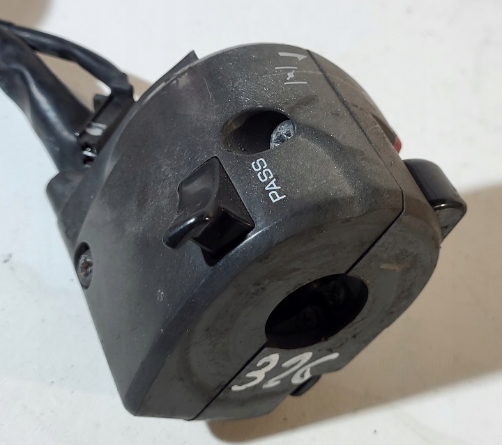 COMMUTATEUR GAUCHE FEUX 5RT839690000 YAMAHA FAZER FZS 600 2002-2004R