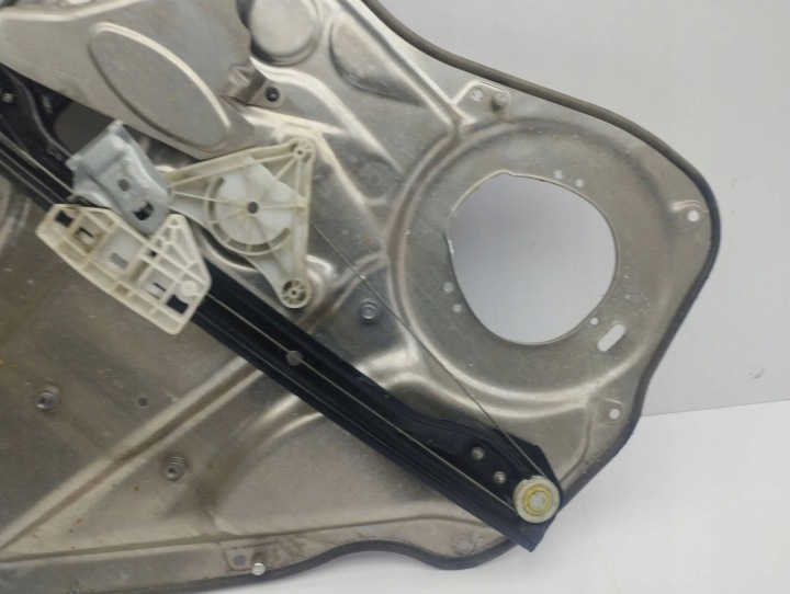 MERCEDES-BENZ C W204 2009 MÉCANISME VITRES ARRIÈRE SANS MOTEUR A2047330808