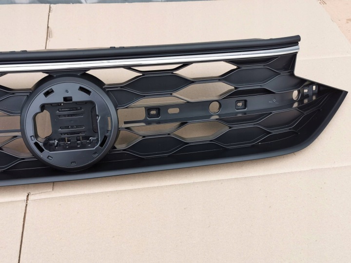 VW TAIGO 2G7 R-LINE 20- GRILLE B.LADNY CALANDRE AVANT 2G7853655A