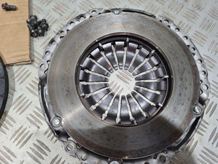 EMBRAYAGE DOUBLE VOLANT VOLANT BIMASSE ASTRA J MOKKA ZAFIRA C 1.4 TURBO