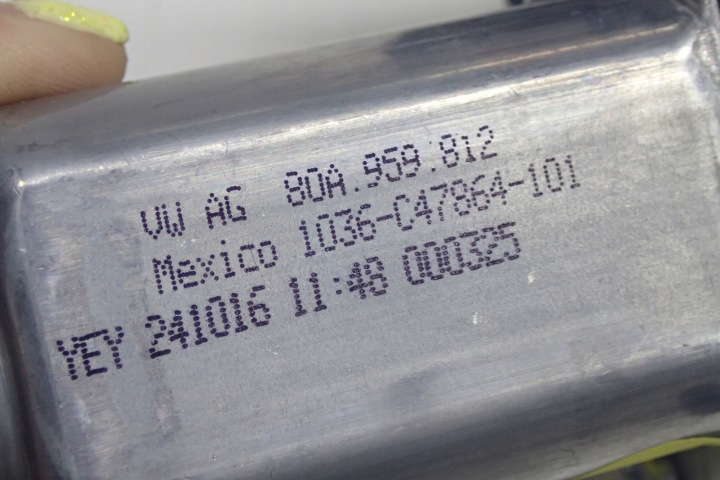 AUDI Q5 80A PETIT MOTEUR VITRES 80A959812