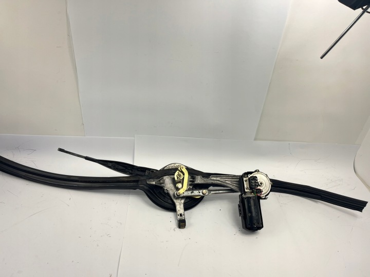 MÉCANISME PETIT MOTEUR ESSUIE-GLACES AVANT VITRES MERCEDES W124 E-KLASA 1993-
