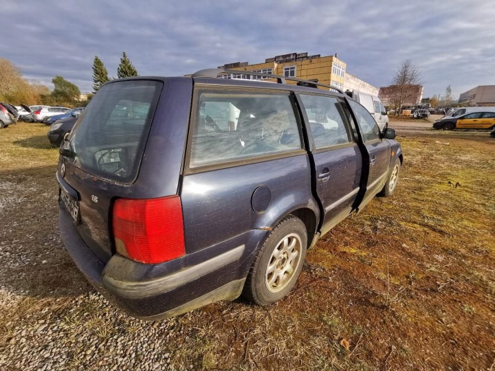 VOLKSWAGEN PASSAT CEINTURE DE SÉCURITÉ ARRIÈRE DROIT 1997 1.8L