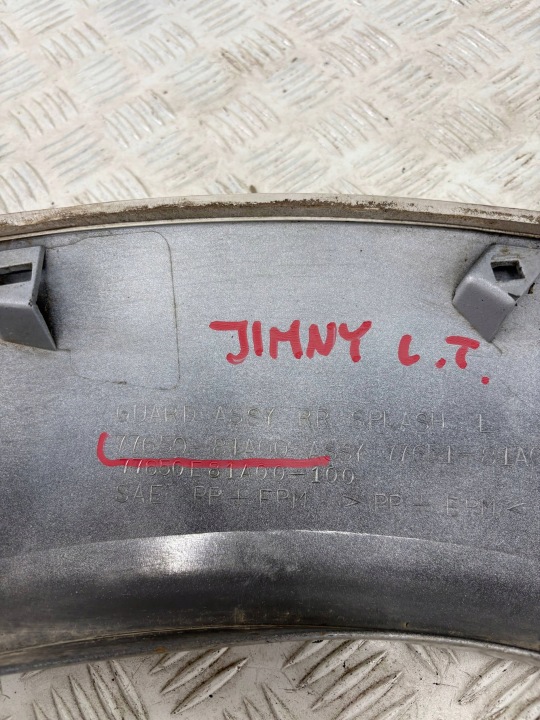 MOULURE GARDE-BOUE GAUCHE ARRIÈRE SUZUKI JIMNY 1.3 B 77650-81A00