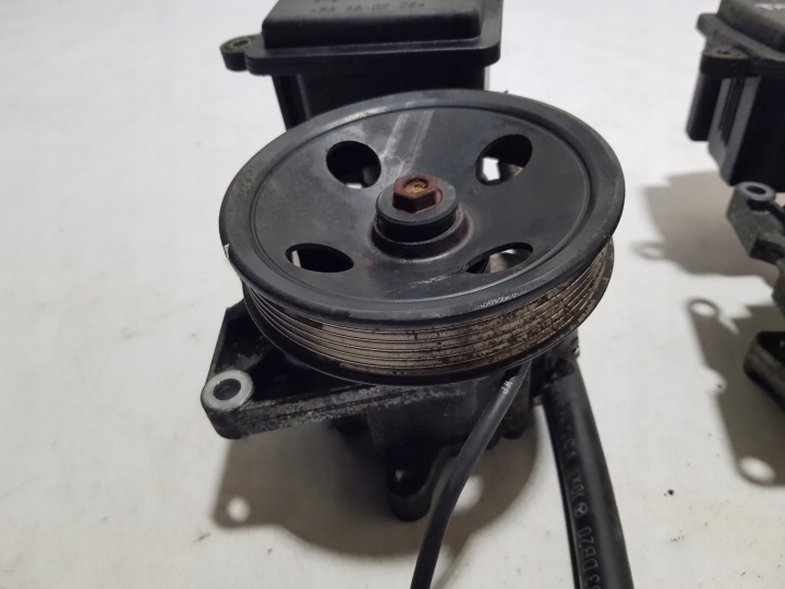 MERCEDES SL R230 W220 3.2 3.7 3.5 5.0 V6 V8 POMPE AMPLIFICATEUR 0024668601