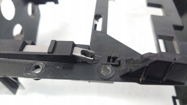 CHÂSSIS FIXATION NAVIGATION MERCEDES ML GL X164 W164 A1646800216