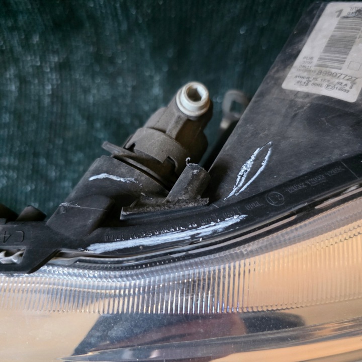 PHARE AVANT GAUCHE TOYOTA AURIS II E18 81150-02E21