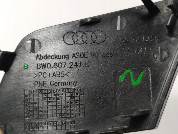 AUDI A4 B9 LIFT BOUCHON CROCHET PARE-CHOCS AVANT 8W0807241E