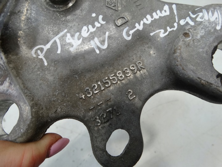 FIXATION SUPPORT POUTRES DROIT ARRIÈRE VIS RENAULT SCENIC IV 432155839R