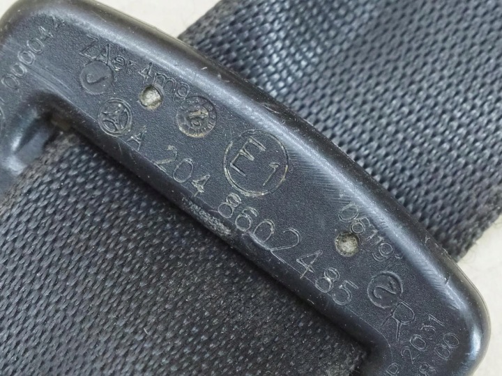 MERCEDES W204 CEINTURE DE SÉCURITÉ DROIT AVANT 2048604686