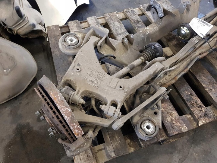 POUTRE CHÂSSIS ARRIÈRE 4E0505235C AUDI A8 D3