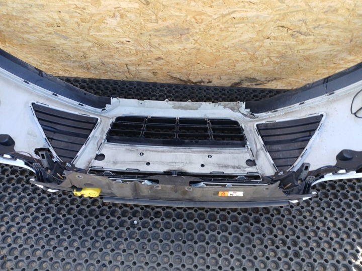 FORD FOCUS MK3 PARE-CHOCS AVANT 5B HALOGÈNES