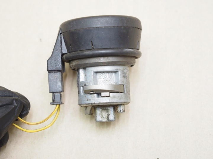 CONTACTEUR D'ALLUMAGE CLÉ SEMELLE BMW E39 LIFT (2000-2003) 1095820