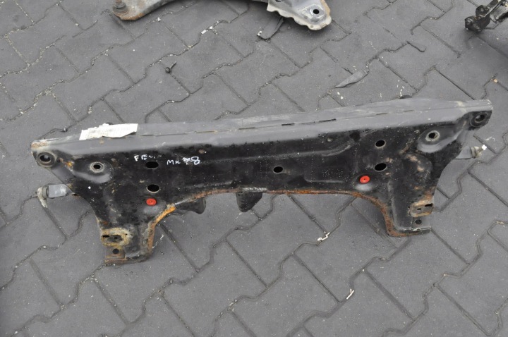 FORD FIESTA MK8 CHÂSSIS SUSPENSIONS POUTRE CHÂSSIS AVANT