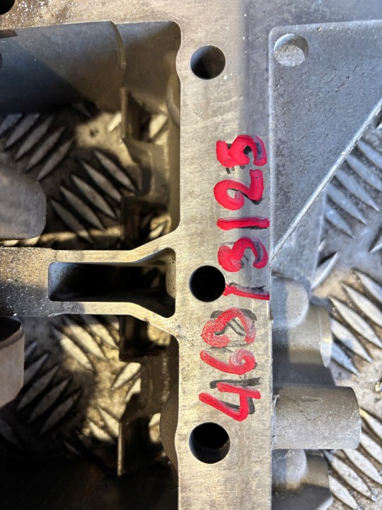 ARBRE MOTEUR BMW N55B30A 7585986 ENDOMMAGÉ