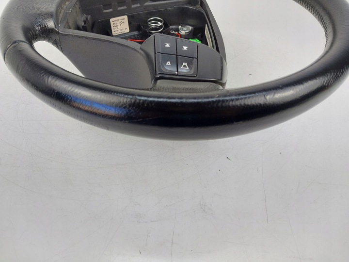 VOLANT CUIR MULTIFONCTIONNELLE 8687335 55150060 VOLVO S40 II V50