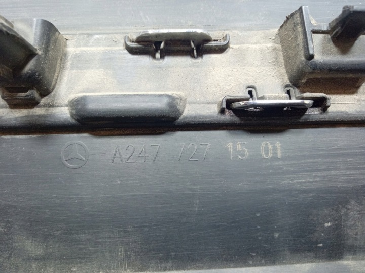 MERCEDES GLA W247 H247 MOULURE PORTES DROIT AVANT A2477208000