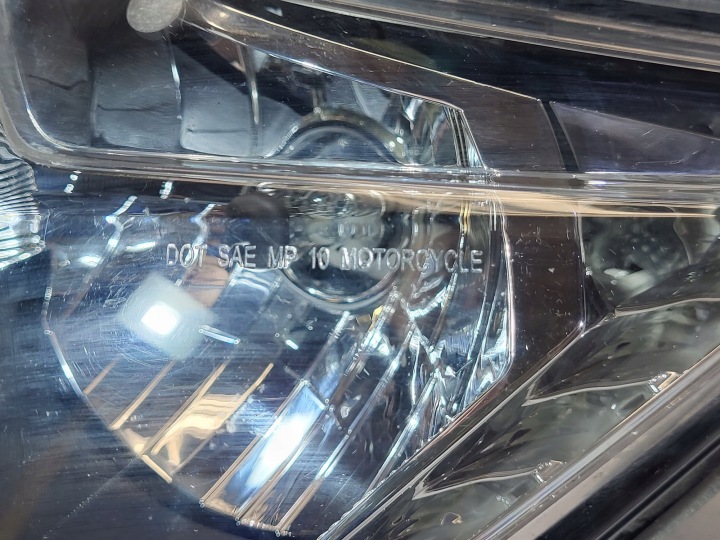 PHARE AVANT PROJECTEUR EUROPE DUCATI HYPERMOTARD 821 939 2013-2018R 52010243A