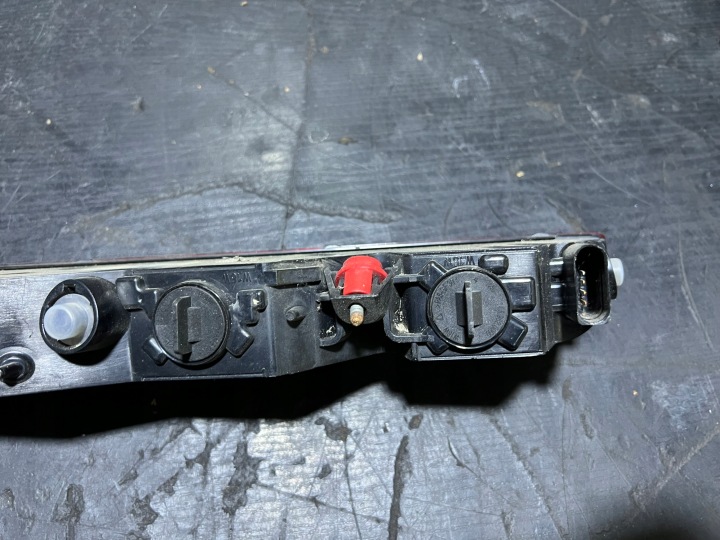AUDI Q7 4M PHARE ARRIÈRE ARRIÈRE GAUCHE GAUCHE DANS PARE-CHOCS PROJECTEUR 4M0945095 ORIGINAL