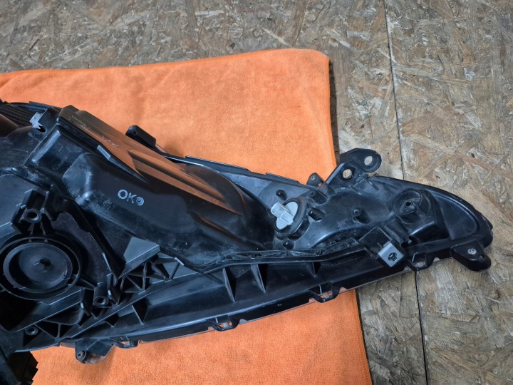 HONDA JAZZ 3 III LIFT 11-15R PHARE AVANT AVANT GAUCHE