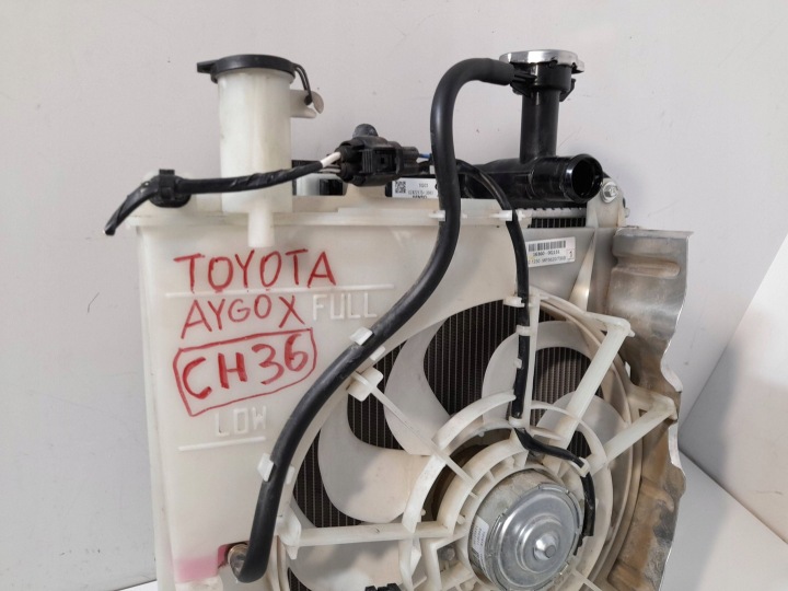 TOYOTA AYGO X 1,0 VTI RADIATEUR VENTILATEUR 4221753583 88450-0H030A (CH36)
