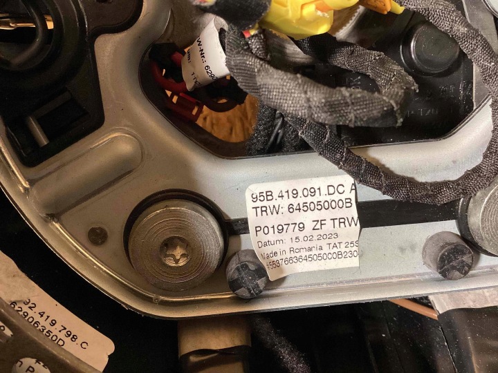 VOLANT AVANT CÔTÉ GAUCHE PORSCHE MACAN (95B) 95B880201DK