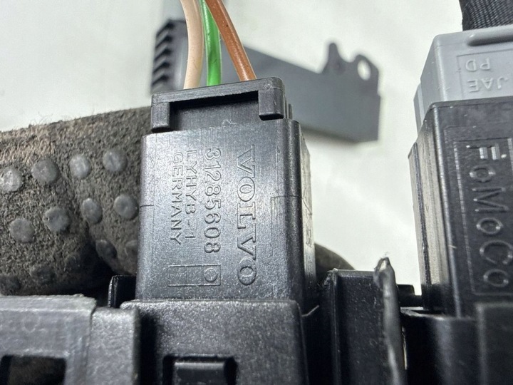 PRISE USB VOLVO S60 31374415