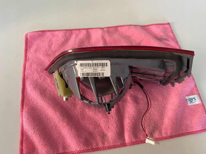 BMW X3 F25 PHARE DROITE ARRIÈRE DANS COUVERCLE DE COFFRE ORIGINALE LED FONCTIONNELLES 8493054 OEM
