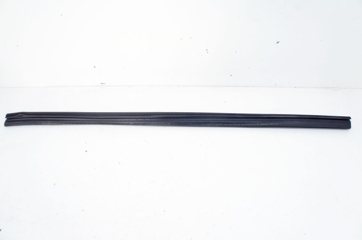 VD158+ AUDI A4 B9 MOULURE VITRES PORTES RACLOIR DROIT AVANT 8W0853284