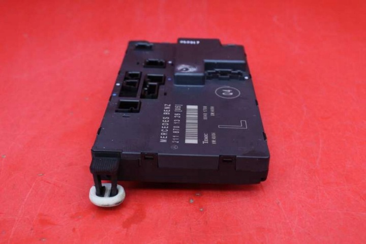CONTRÔLEUR MODULE PORTES GAUCHE AVANT 2118701326 MERCEDES E-KLASA W211 02-06