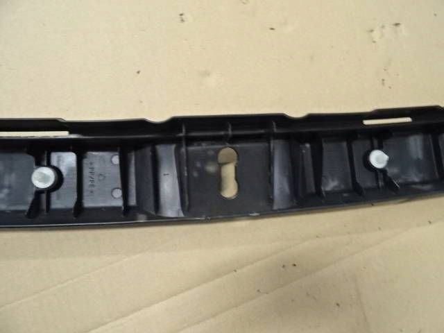PROTECTION SEUIL COUVERCLES DE COFFRE TOYOTA COROLLA VERSO II NR79