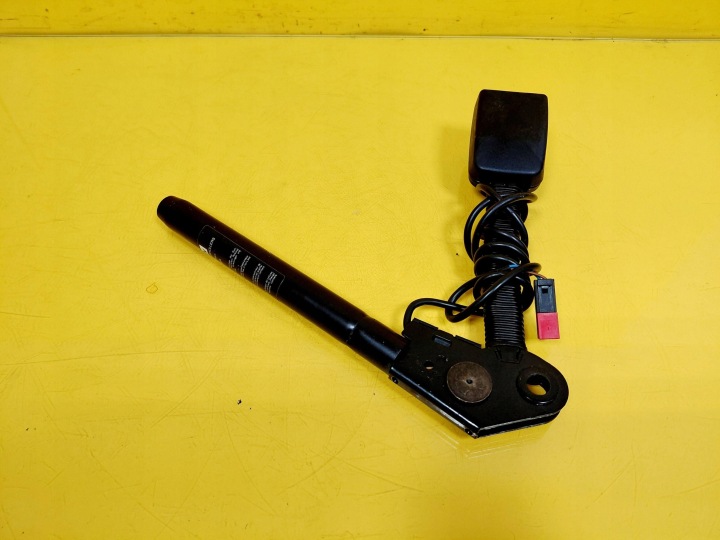AGRAFE COURROIE SÉCURITÉ DROIT AVANT FORD FOCUS MK1 98ABA61208BF NR367