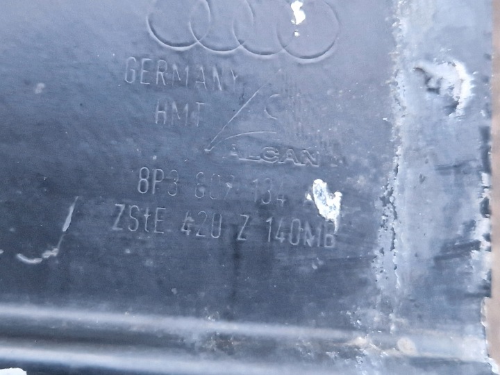 AUDI A3 8P3 POUTRE PARE-CHOCS AVANT ZONES 8P3807113A