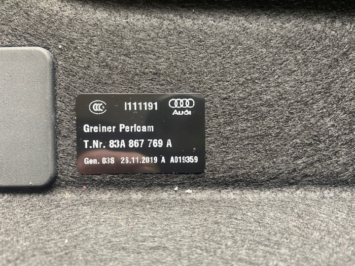 AUDI Q3 83A ÉTAGÈRE COUVERCLES DE COFFRE ARRIÈRE ORIGINAL COMME NEUF 83A867769A 32 KM