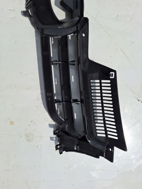 VW GOLF V 5 GRILLE CALANDRE AVANT