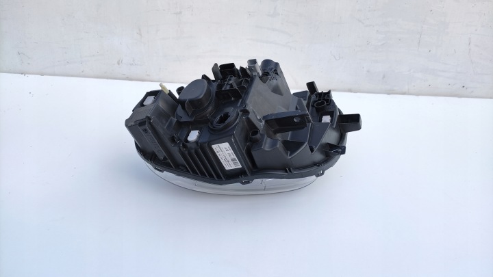 SMART FORTWO DANS 453 14-19 PHARE DROIT AVANT AVANT LED (LP08)