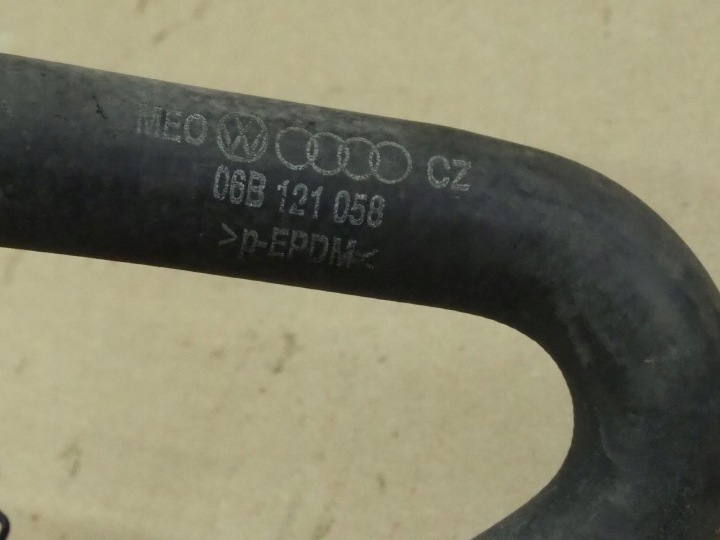 FIL TUYAU SYSTÈMES REFROIDISSEMENT VW PASSAT B5 1.8T AWT 150KM 06B121065AC