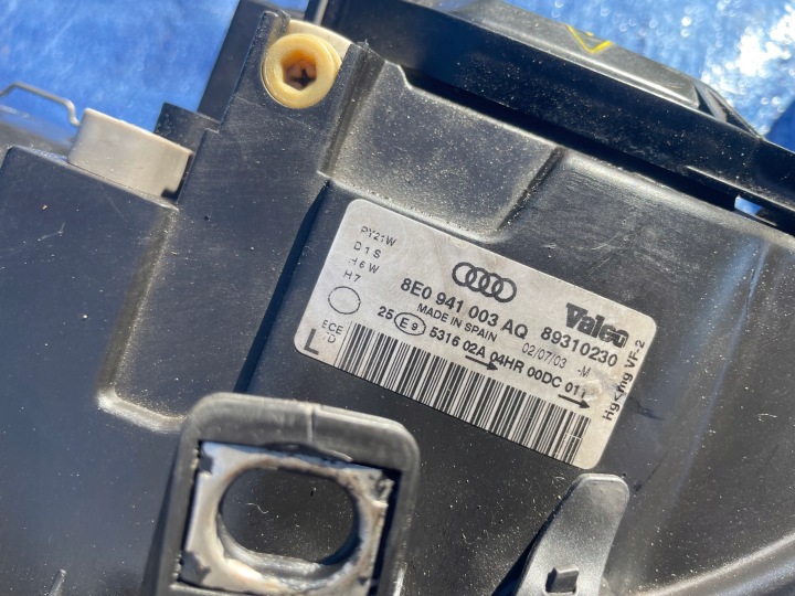 AUDI A4 B6 PHARE GAUCHE AVANT AVANT GAUCHE XÉNON 8E0941003AQ